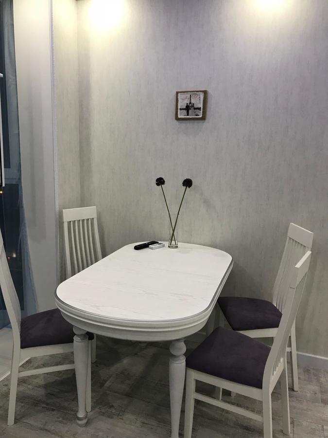 Luxe Apartment On Drahomanova Kiev Esterno foto