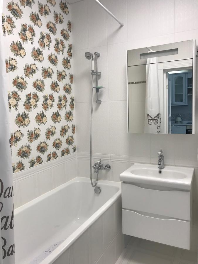 Luxe Apartment On Drahomanova Kiev Esterno foto